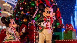 Things-to-Do-for-Christmas-with-Kids-at-Disney-World-9804e86fd30546d78cac06a1bf0279fd