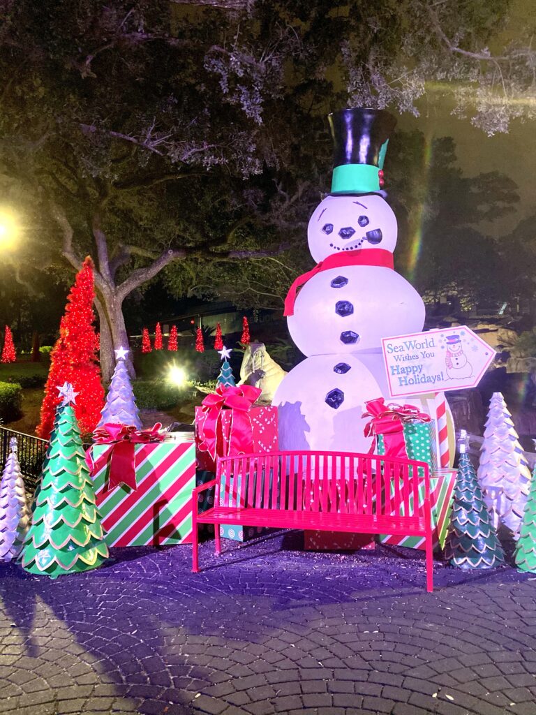 SeaWorld’s Christmas Celebration Orlando area to take cute photos with Christmas themes