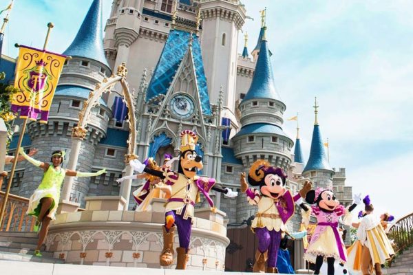 Disney_Magic_Kingdom_Show_zoom2